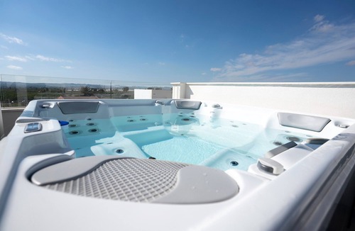 Los Montesinos House | Casa Vacacional 'R-40-A Villa Exclusiva con Jacuzzi', Piscina Privada y Wi-Fi