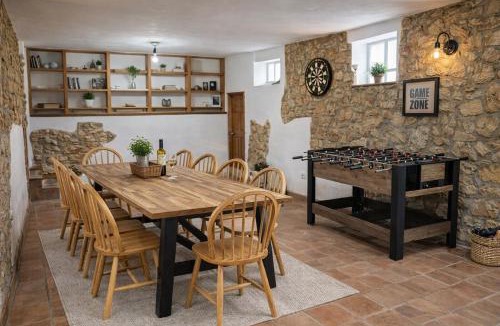 Padul Villa | Cayetana Boutique & Jacuzzi Villa