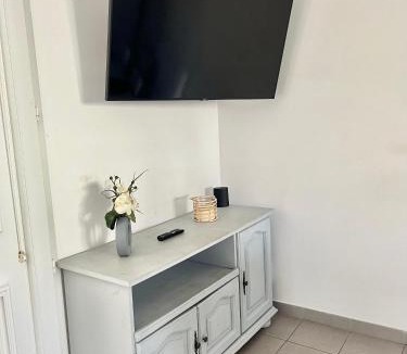 Toussieu Apartment | Charmant logement avec parking à 25 min de Lyon