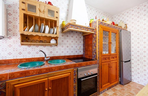 Chiclana de la Frontera House | Charming House with Spacious Garden, Pool, Terrace, Wi-Fi – Pet Friendly