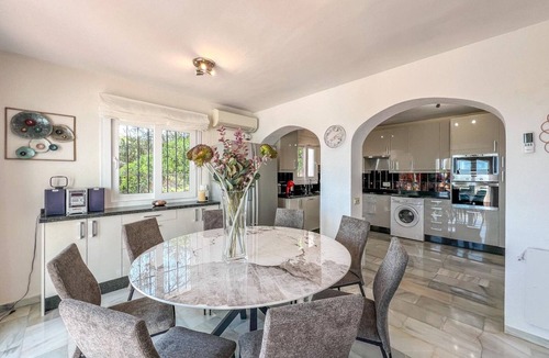 Estepona Villa | Charming 3-bedroom house with private pool in Estepona