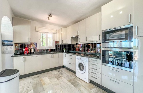 Estepona Villa | Charming 3-bedroom house with private pool in Estepona