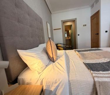 Benalua Apartment | Charming Ensuite Room Near Alicante City Center