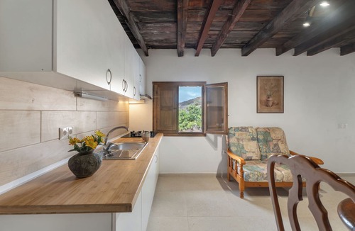 Valle de San Lorenzo Other | Charming Farmhouse Retreat in Arona with Stunning Views