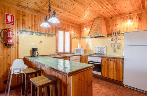 Sayalonga House | Charming Holiday Home “Las Olivas” with Balcony, Pool & WiFi; Parking Available