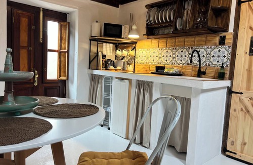 Los Realejos House | Charming Little Home Terrace with wonderful ocean and mountain views. Fast Wi-Fi