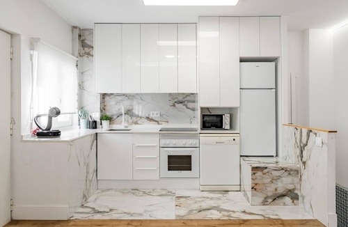 Ciudad Lineal Apartment | Charming Madrid Las Ventas - 4 bedrooms