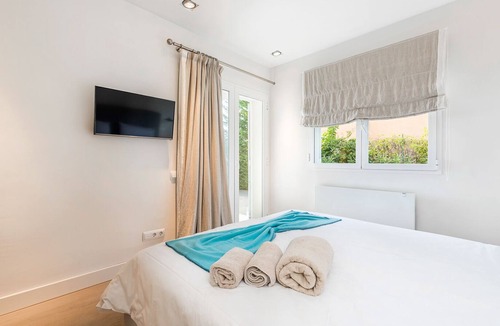 Portals Nous Villa | Charming, newly renovated villa for 6 people with pool and sea views