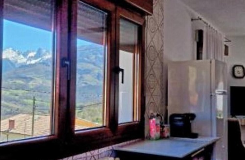 Asiego Cottage | Charming rural house with views of Naranjo de Bulnes