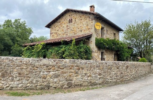 Barcenaciones House | Charming Rural Retreat with Garden — Countryside & near the Coast for up to 6