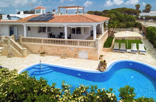 Marina de Son Ganxo Villa | Charming spacious villa, 200 m from the sea, swimming pool, garden, AC, wifi.