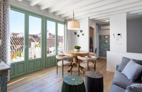 Central District Villa | ChezmoiHomes Villa Glorïa with Parking