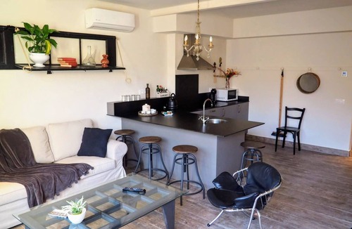 Olot Apartment | Cistellaire, with access to indoor swimming pool