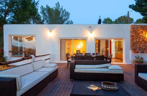 Cala Vadella Villa | Classic Villa for 12- Pool, BBQ, big exterior area