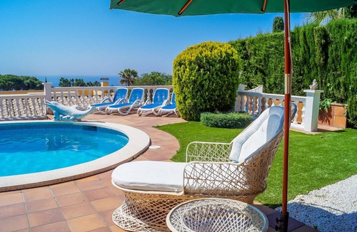 Lloret de Mar Villa | Club Villamar - Nice and cozy spanish style villa with a precious garden with lawn, private pool,.