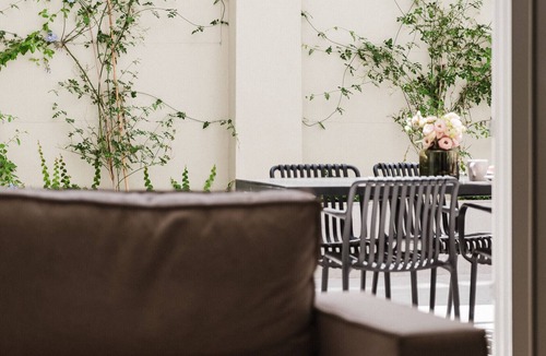 Soternes Apartment | Comfort, design and a terrace facing the Turia Gardens in Valencia