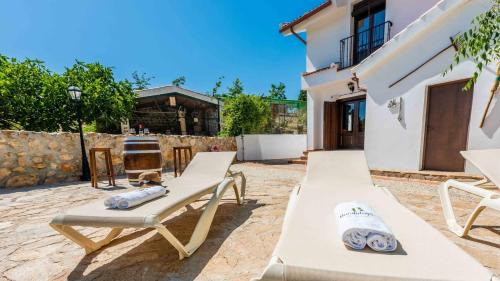 Alhama de Granada Villa | Cortijo Rica Santa Cruz del Comercio by Ruralidays