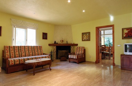 Crestatx Cottage | Cosy Family Villa With Pool & Garden