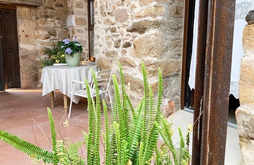 Perales del Puerto House | Country House 'La Grulla Dorada' with Shared Terrace, Wi-Fi and Air Conditioning