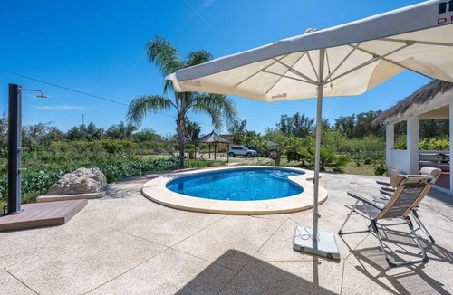 Coin House | Country House 'Al Lado Del Río' with Private Pool, Wi-Fi, and Air Conditioning