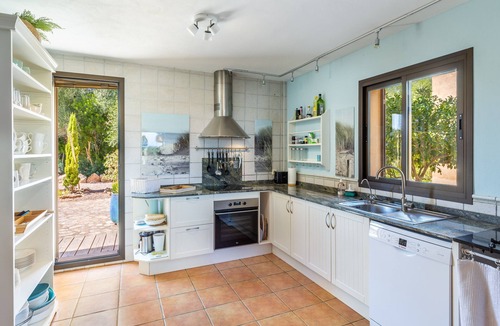 Ses Salines Villa | Country House 'El Retiro' with Private Pool, Wi-Fi and Air Conditioning