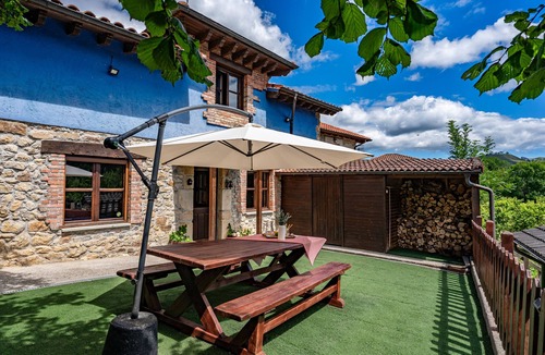 Santianes de Ola House | Country House 'La Campanona' with Mountain View, Private Terrace and Wi-Fi