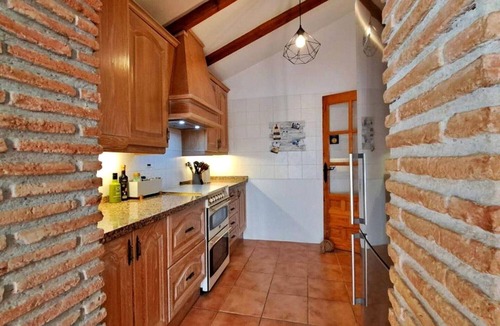Alcaucin Villa | Country House 'La Perla Andaluza' with Mountain View, Wi-Fi, and Air Conditioning