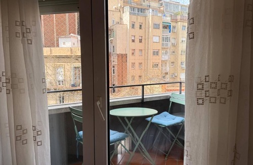 La Sagrada Familia Apartment | Cozy 3 bedroom apartment steps from Sagrada Familia