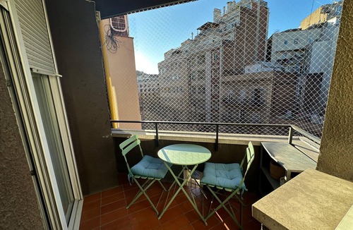 La Sagrada Familia Apartment | Cozy 3 bedroom apartment steps from Sagrada Familia