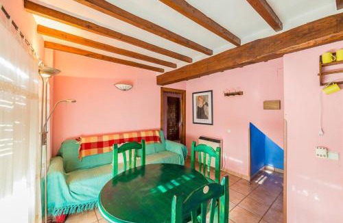 Robledillo de Gata Apartment | Cozy apartment in Robledillo de Gata, 45 m² with garden view