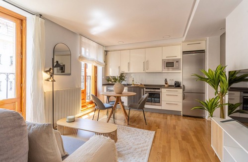 Goya Apartment | Cozy Apartment for Two in Alcalá Area