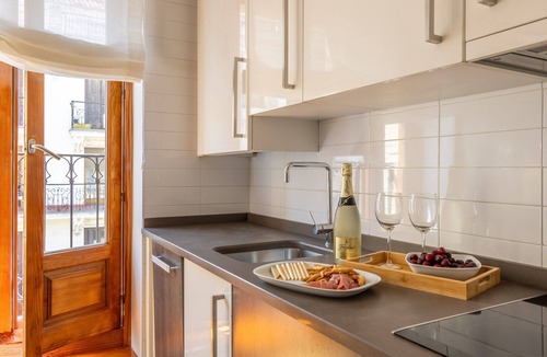 Goya Apartment | Cozy Apartment for Two in Alcalá Area