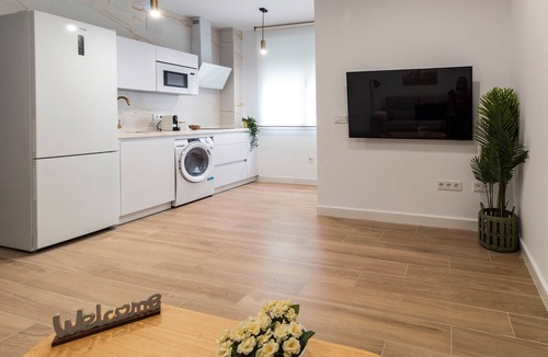 La Corza Apartment | Cozy Apartment 'Junto Sta Justa 3' with Wi-Fi and Air Conditioning