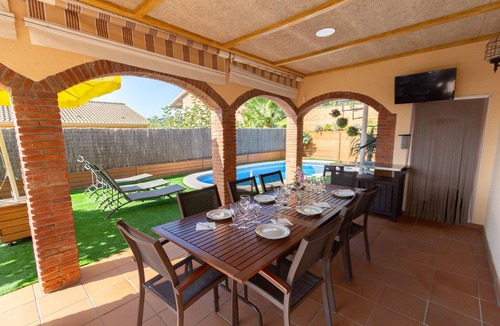 Pineda de Mar Villa | Cozy beach town villa for 8 - walk to beach!