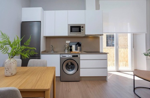 Ensanche Centro Apartment | Cozy Central 2BD Apt in Málaga. Trinidad Grund A