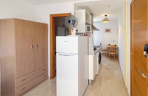 Corralejo Apartment | Cozy Studio City Center, 100m to Beach, Pool, WiFi