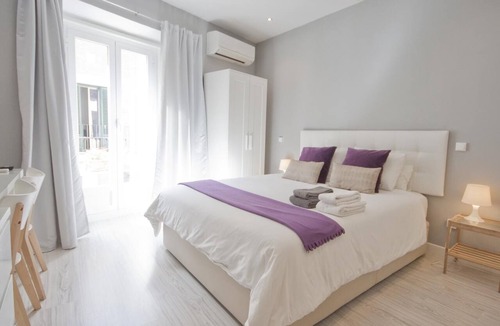 Barrio de las Letras Apartment | Cozy upscale apt museum mile AC