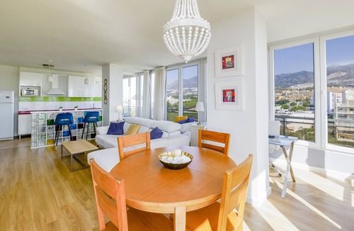 Torrequebrada Apartment | Cubo's Apartment Ronda del Golf Seaview & Parking/community pool/GOLF/free Wi-Fi