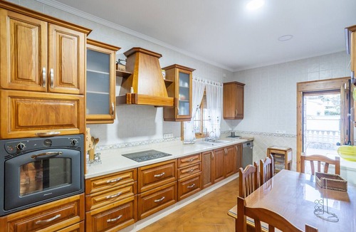 Coin Ski Chalet | Cubo's Casa El Rodeo & Private Pool/air conditioning/private parking/free Wi-Fi