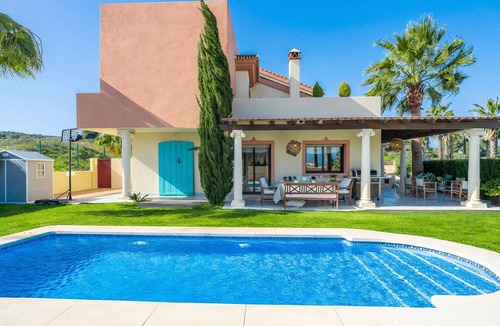 Coin House | Cubo's Casa Los Nebrales & Private Pool Private and communal pool/Air conditioning/Free Wi-Fi