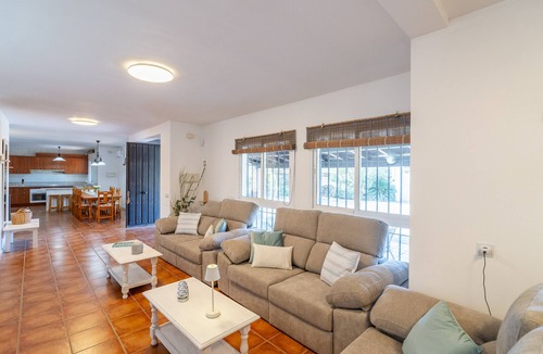 Coin Cottage | Cubo's River Side House Coin/Private pool/Air conditioning/BBQ/Free Wi-Fi