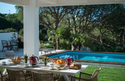 Cabo Roche Villa | Del Sol. Modern Andalus, beach access and views
