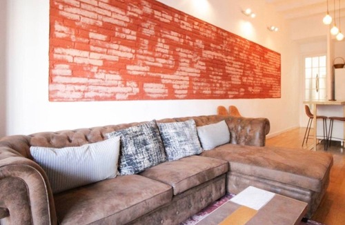 L'Antiga Esquerra de l'Eixample Apartment | Design Modernista 2-Bedroom with Terrace Garden