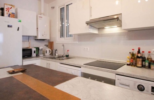 L'Antiga Esquerra de l'Eixample Apartment | Design Modernista 2-Bedroom with Terrace Garden