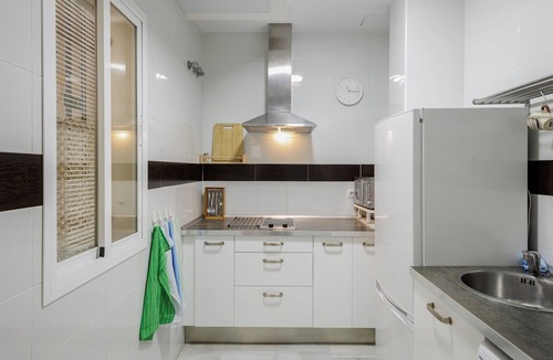 Doctor Barraquer-Grupo Renfe-Policlinico Apartment | Don Fadrique Macarena Apartment with Wi-Fi and Air Conditioning