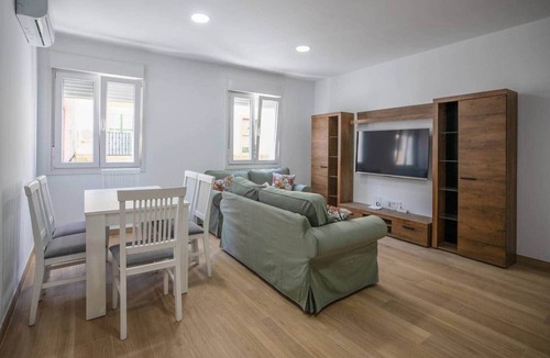 Algeciras Apartment | Downtown Apartment, Patio Cuarenta 1B
