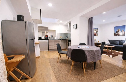 Old Town Apartment | Duplex 80 m² pedestrian historic center Dijon 🏛 caveau bourguignon 🍷 parking 🅿