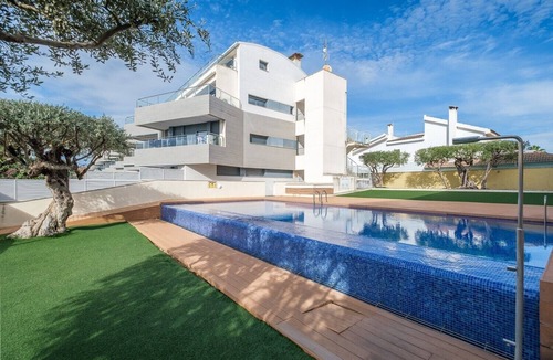 Vinaros Apartment | Duplex Penthouse with Stunning Sea Views, Pool, and Terrace