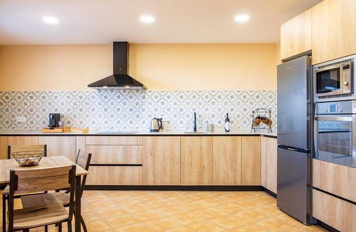 Santiz House | El Mirador de Santiz – Rural House for 12 Near Salamanca, Mountain Views & AC