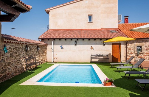 Santiz House | El Mirador de Santiz – Rural House for 12 Near Salamanca, Mountain Views & AC